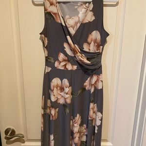 Kaileigh Flower Print Knit Dress.  Size Small